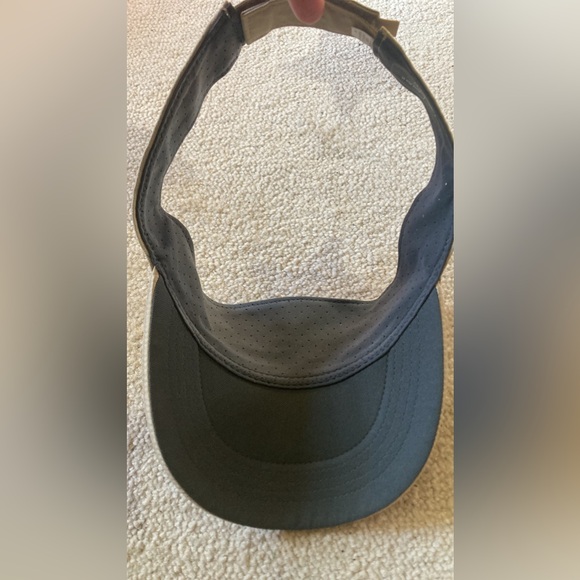 Nike visor like new - Picture 3 of 5
